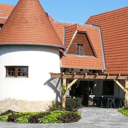 Kadarta Vendeglo Panzio Bed and Breakfast Veszprém Exteriör bild