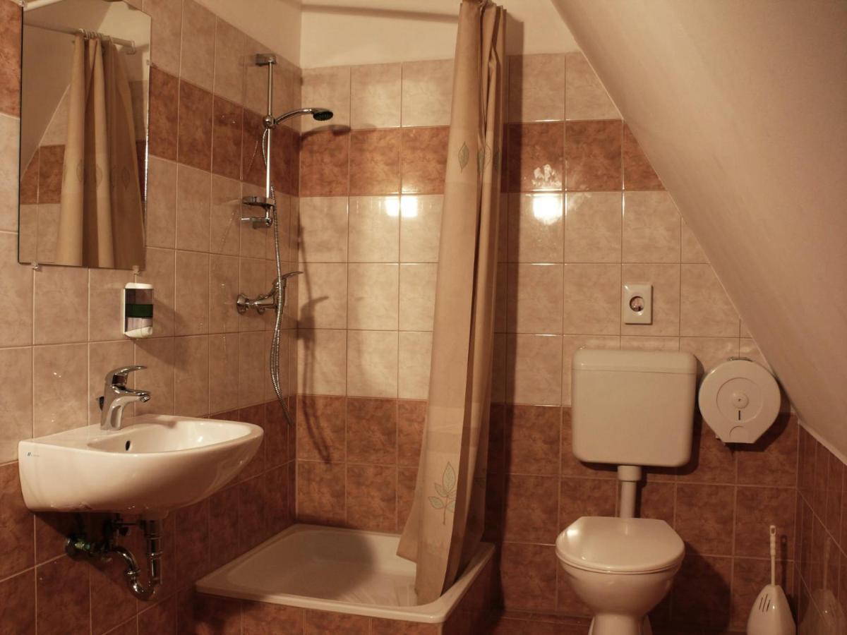 Kadarta Vendeglo Panzio Bed and Breakfast Veszprém Exteriör bild